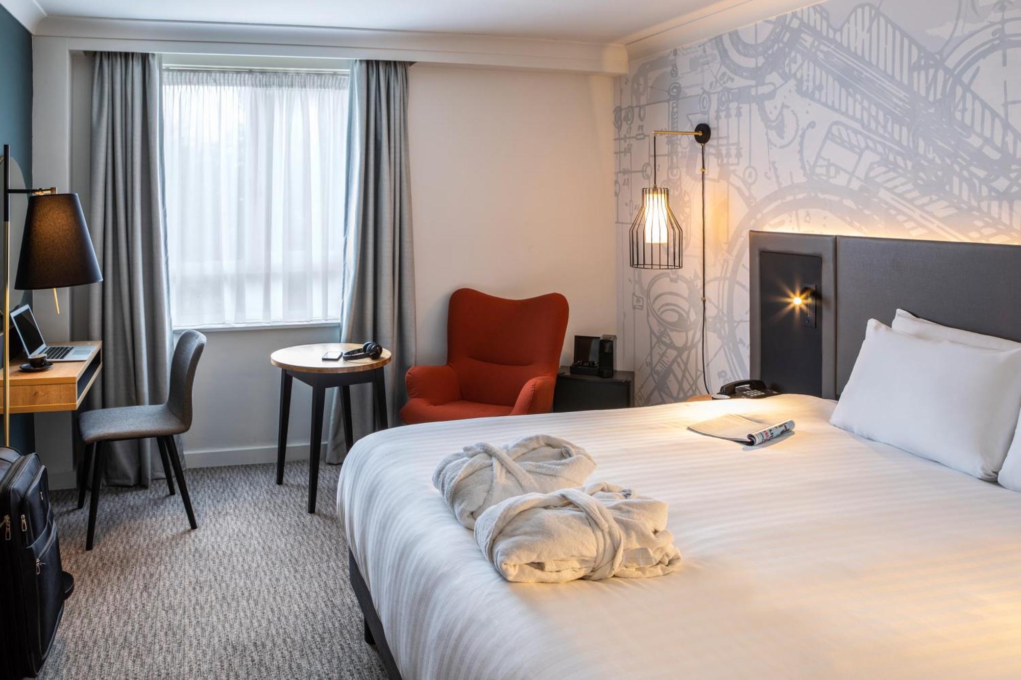 Mercure Birmingham West Hotel Уест Бромуич Екстериор снимка