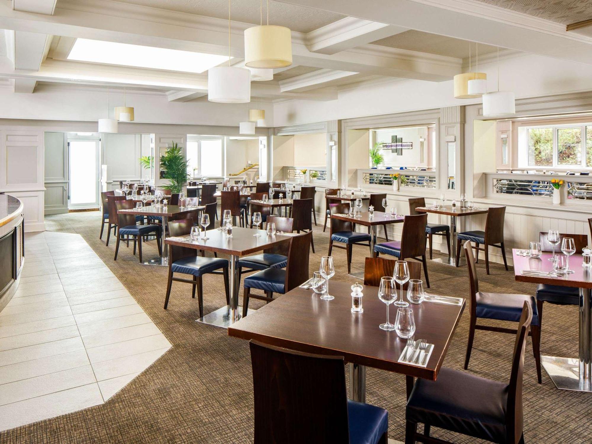 Mercure Birmingham West Hotel Уест Бромуич Екстериор снимка