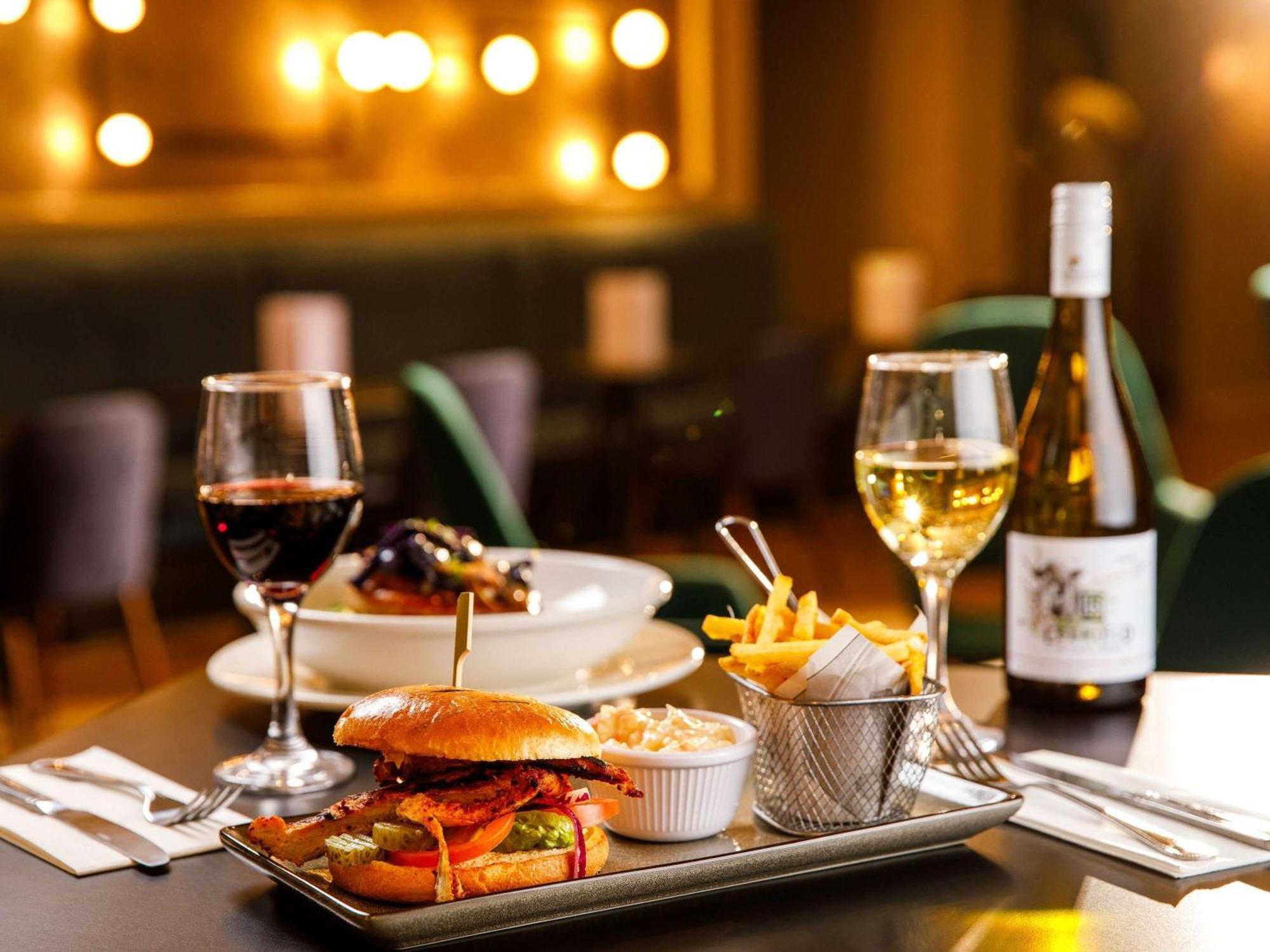 Mercure Birmingham West Hotel Уест Бромуич Екстериор снимка