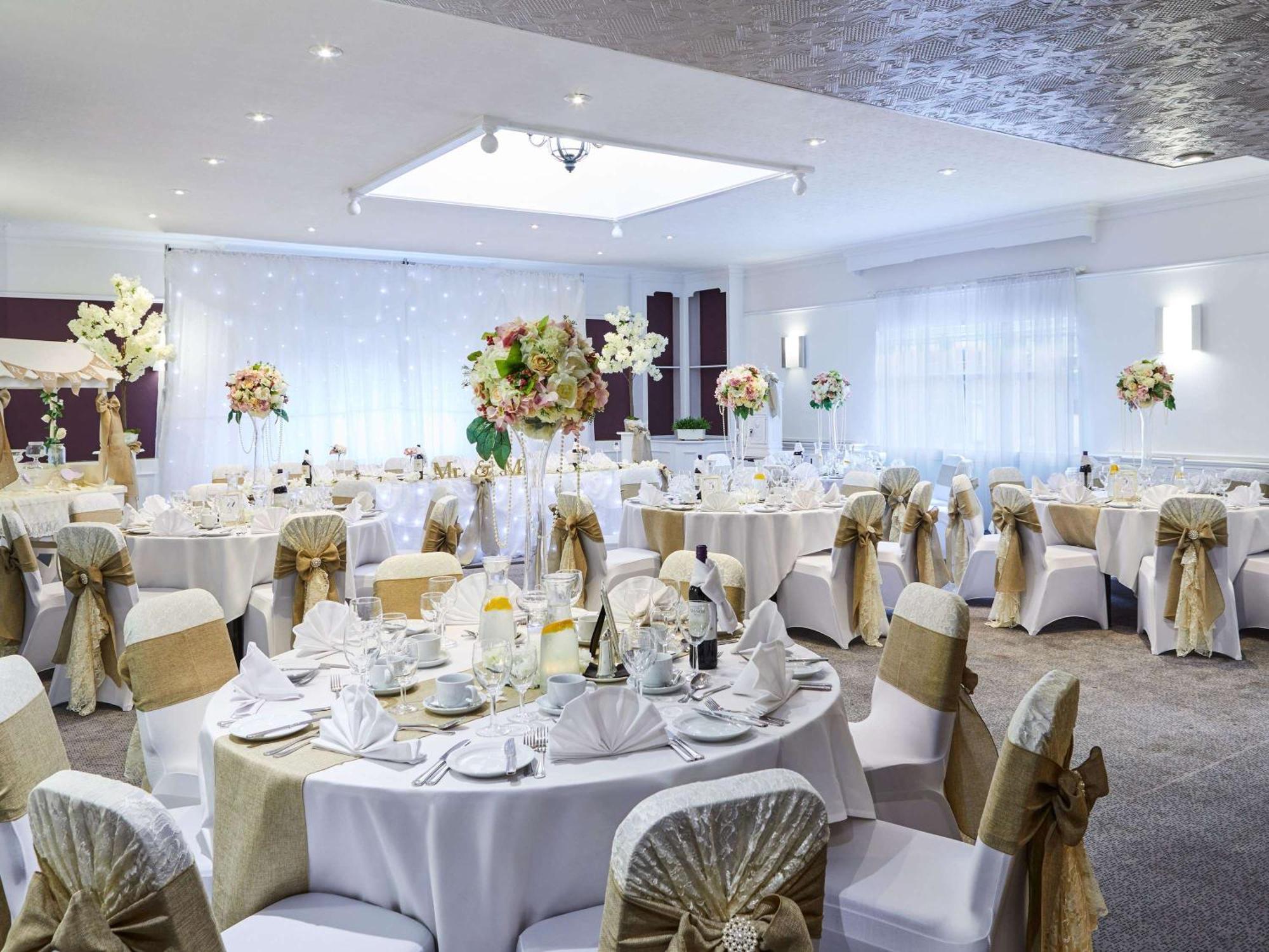 Mercure Birmingham West Hotel Уест Бромуич Екстериор снимка